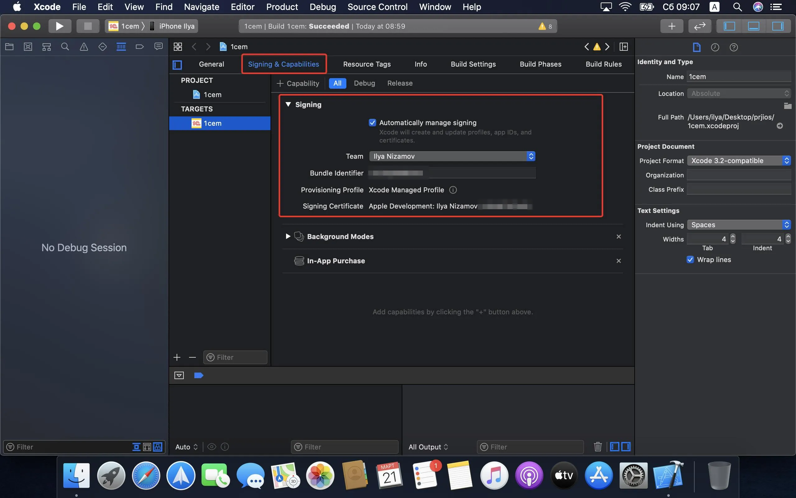 XCode, вкладка Signing & Capabilities: включено автоматическое управление подписью, команда и Provisioning Profile